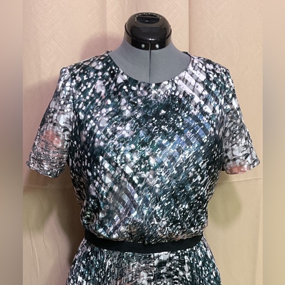 Karen Millen Pleated  Patterned Midi Dress - Picture 4 of 13